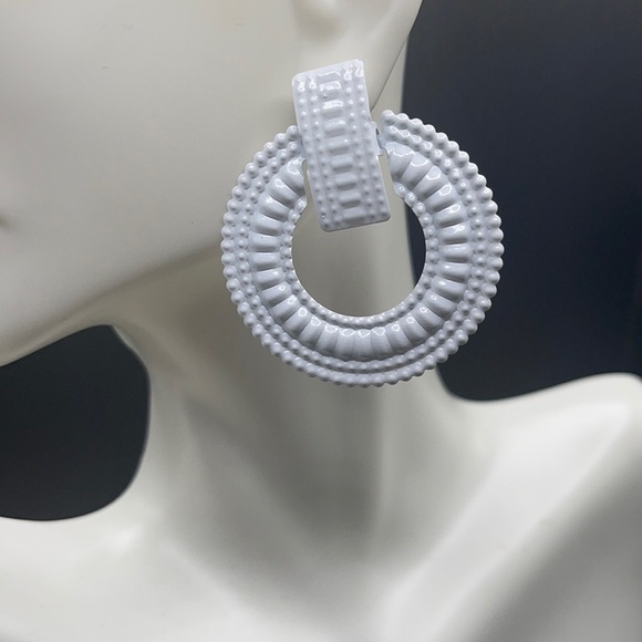 White Textured Circle Hoop Earrings - Picture 1 of 4